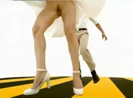 Dziewczyna bez majtek w reklamie ukraińskiego Beeline (WIDEO)