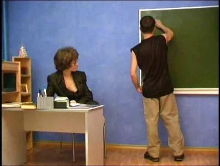 Nauczycielka uwiodła i przeleciała ucznia (WIDEO)