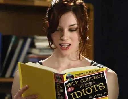 Gorąca brunetka zostaje zerżnięta analnie w bibliotece (HD WIDEO)