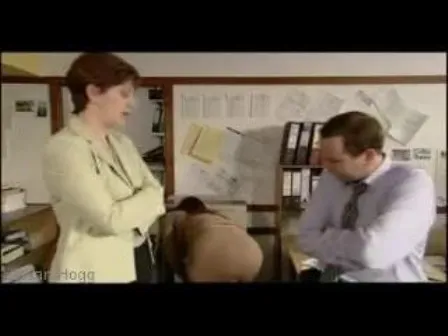 Dostał klapsa w twarz i za co? (WIDEO)