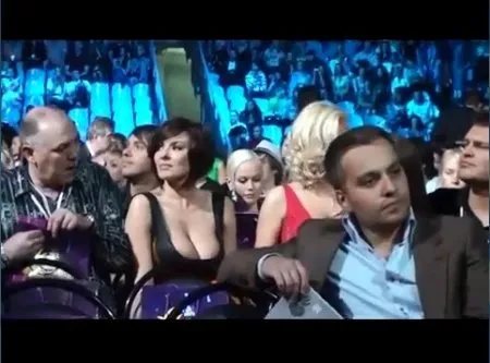 Nadija Granovska w odsłaniającym piersi dekolcie (WIDEO)