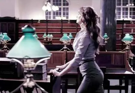 Striptiz bibliotekarek w wykonaniu Hampenberg & Brown (HD WIDEO)