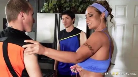 Przeleciałem matkę kolegi za skrzynkę piwa (HD WIDEO)