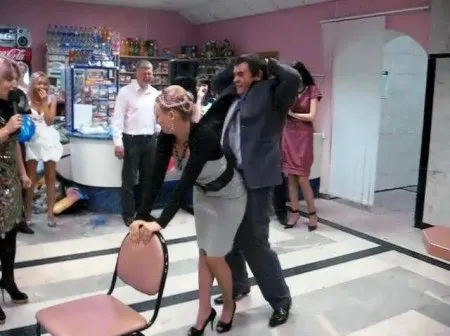 Zabawa w ruchanie na weselu (WIDEO)