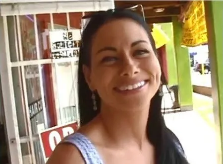 Chórem podarli dupę przyjemnej milfie (WIDEO)