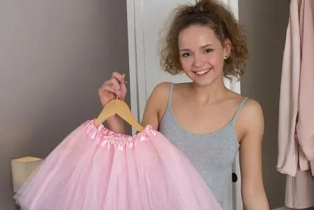 Baletnica rozebrana do naga (FOTO)